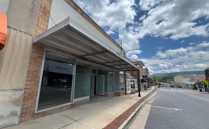 Pictures of Retail, Restaurant property located at 411 W Main St, Waynesboro, VA 22980 for lease - image #1