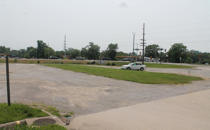 Pictures of Land property located at 1915-1921 W Sycamore Street, Carbondale, IL 62901 for lease - image #1