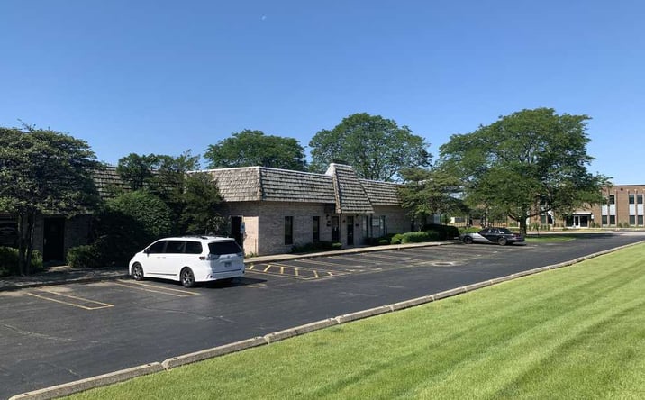 Pictures of Industrial property located at 390-402 E. St. Charles Road, Carol Stream, IL 60188 for lease - image #1