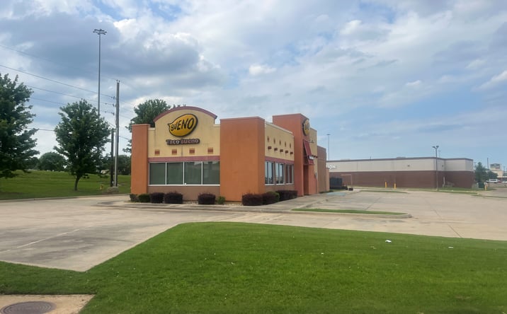 Pictures of Restaurant property located at 3505 Mall Dr, Texarkana, TX 75503 for lease - image #1