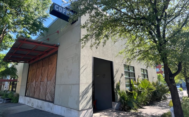Pictures of Retail, Restaurant property located at 1818 Sylvan Ave, Dallas, TX 75208 for lease - image #1
