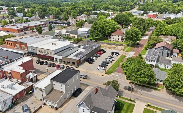 Pictures of Retail, Office property located at 122 N Main St, Washington, IL 61571 for lease - image #1