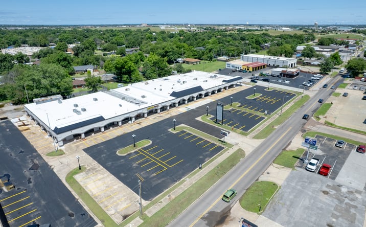 Pictures of Retail, Office, Restaurant property located at 1010 -1050 N Flood Ave, Norman, OK 73069 for lease - image #1
