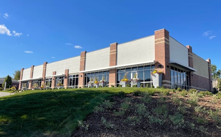 Pictures of Retail property located at 17662 Welch Plaza, Omaha, NE 68135 for lease - image #1