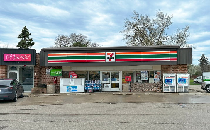 Pictures of Retail property located at 565 Landmeier Rd, Elk Grove Village, IL 60007 for lease - image #1