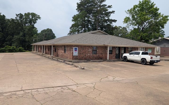 Pictures of Office property located at 1600 Arkansas Blvd, Texarkana, AR 71854 for lease - image #1