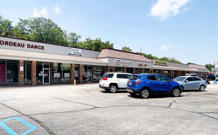 Pictures of Retail property located at 400 - 420 N Main St, De Soto, MO 63020 for lease - image #1
