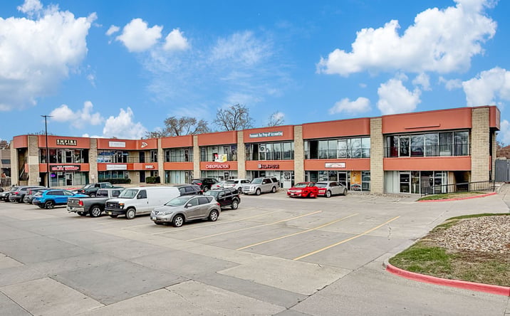 Pictures of Retail property located at 4214 Fleur Dr, Des Moines, IA 50321 for lease - image #1