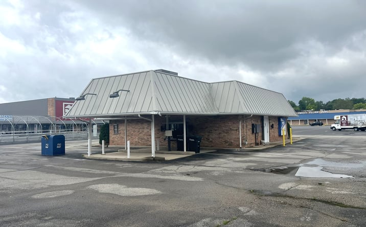 Pictures of Retail, Office, Restaurant property located at 4801 Wheeling Ave, Muncie, IN 47304 for lease - image #1