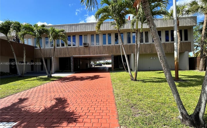 Pictures of Office property located at 4121 NW 5th St # 206, Plantation, FL 33317 for lease - image #1