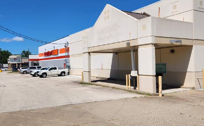Pictures of Retail, Office, Special Purpose property located at 1207 1st Ave E, Newton, IA 50208 for lease - image #1
