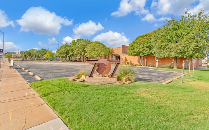 Pictures of Office property located at 707 W Vickery Blvd, Fort Worth, TX 76104 for lease - image #1