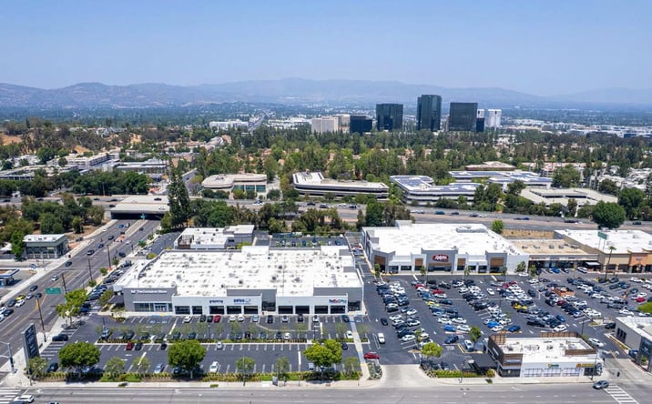 Pictures of Retail, Restaurant property located at 21915 Ventura Blvd & 21927 Ventura Blvd & 21935 Ventura Blvd & 5424 Topanga Canyon Blvd & 5422 Topanga Canyon Boulevard, Los Angeles, CA 91364 for lease - image #1
