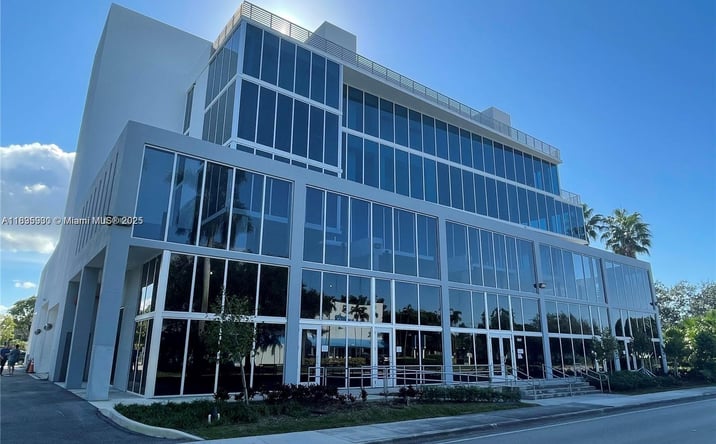 Pictures of Retail, Industrial, Office property located at 10450 NW 33rd St # 102 #101-102, Doral, FL 33172 for lease - image #1