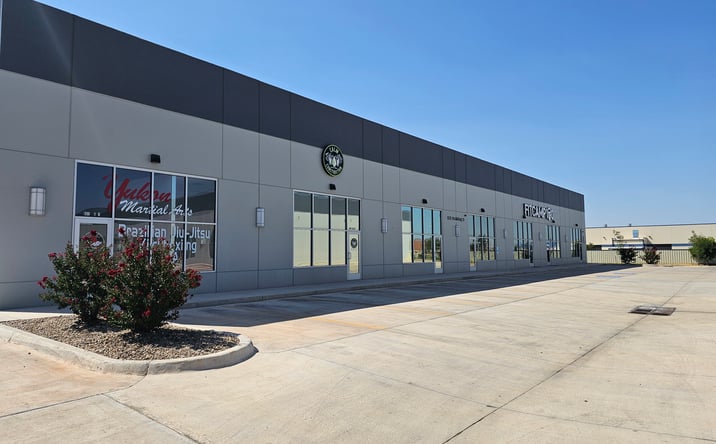 Pictures of Retail, Industrial property located at 831 N Cemetery Rd, Yukon, OK 73099 for lease - image #1