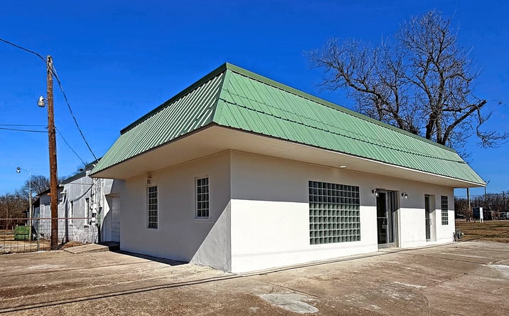 Pictures of Office property located at 136 W Price St, Paris, TX 75460 for lease - image #1