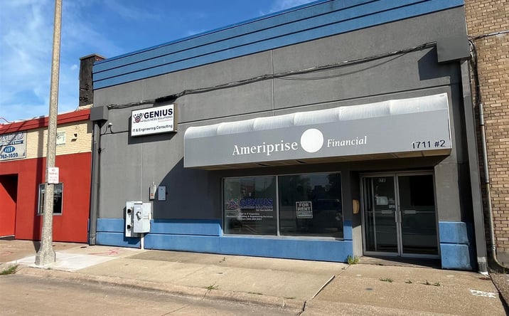 Pictures of Office property located at 1711 5TH Avenue, Moline, IL 61265 for lease - image #1