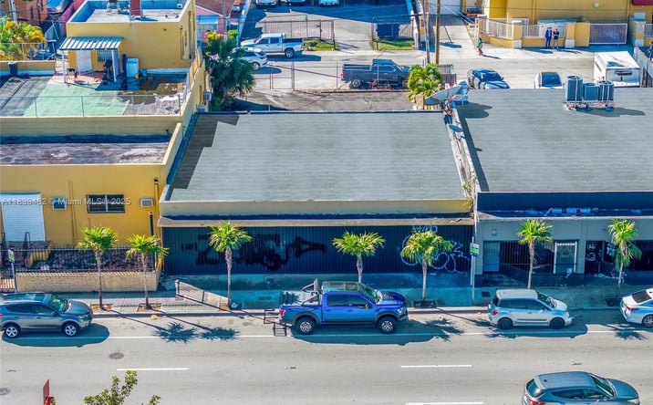 Pictures of Retail property located at 1554 W Flagler St, Miami, FL 33135 for lease - image #1