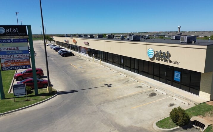 Pictures of Retail property located at 1705 Investors Ave, El Reno, OK 73036 for lease - image #1