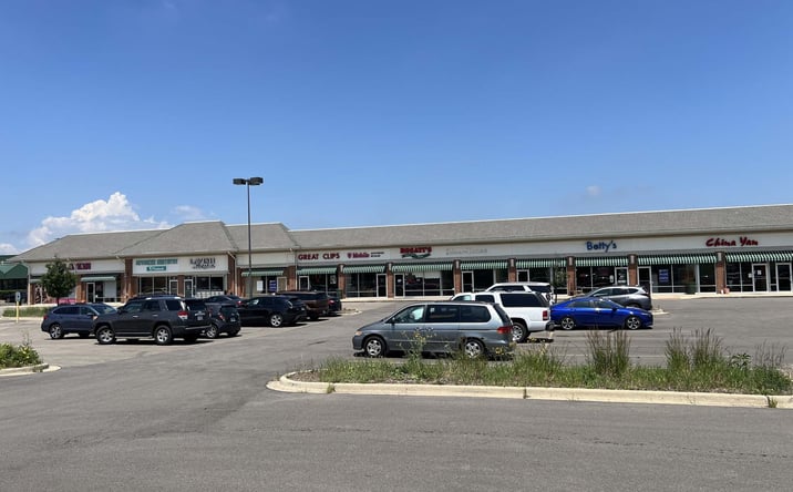 Pictures of Retail property located at 417 W Il Rte 173, Antioch, IL 60002 for lease - image #1