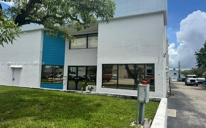 Pictures of Office, Retail property located at 5300 NW 12th Ave # 12, Fort Lauderdale, FL 33309 for lease - image #1
