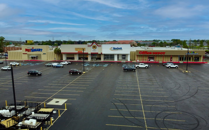 Pictures of Retail, Industrial property located at 6851 Veterans Memorial Blvd, Metairie, LA 70003 for lease - image #1