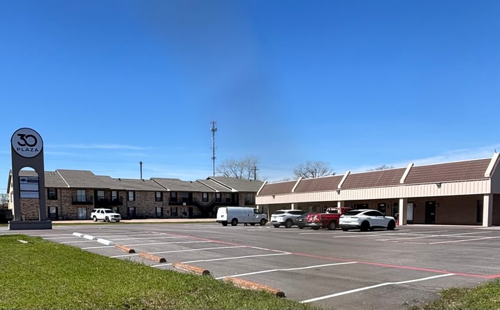 Pictures of Retail, Office, Special Purpose property located at 1118 I-30 Frontage Rd, Greenville, TX 75402 for lease - image #1