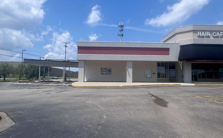 Pictures of Retail property located at 3075 Woodman Dr, Kettering, OH 45420 for lease - image #1