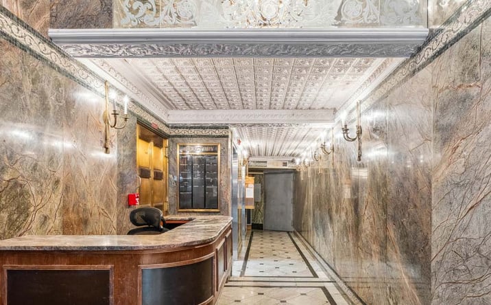 Pictures of Retail, Office property located at 202 W 40th St, New York, NY 10018 for lease - image #1