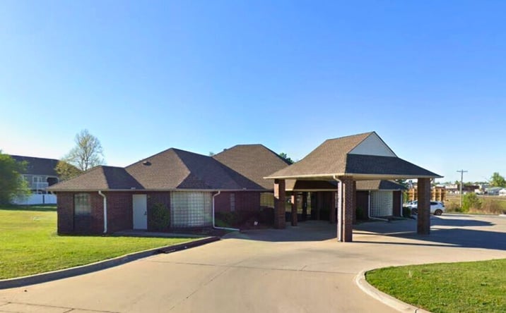 Pictures of Office property located at 2300 S Douglas Blvd, Midwest City, OK 73130 for lease - image #1
