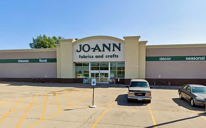 Pictures of Retail property located at 1611 S West Ave, Freeport, IL 61032 for lease - image #1
