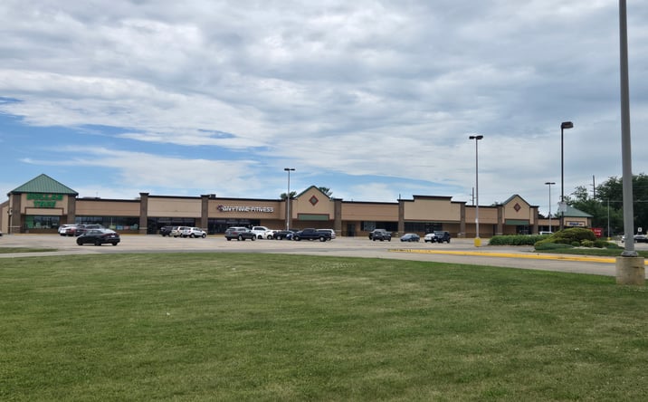 Pictures of Retail property located at 320 Eagle Dr, Rochelle, IL 61068 for lease - image #1
