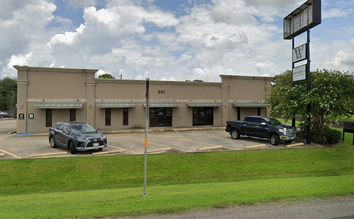 Pictures of Office property located at 221 Memorial Fwy, Nederland, TX 77627 for lease - image #1