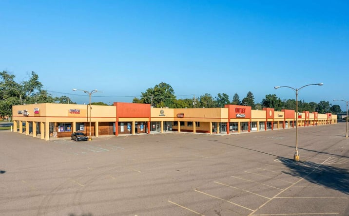 Pictures of Retail property located at 31530-31630 Grand River Ave, Farmington Hills, MI 48336 for lease - image #1