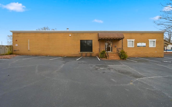 Pictures of Office, Industrial property located at 1108 9th Ave NE, Hickory, NC 28601 for lease - image #1