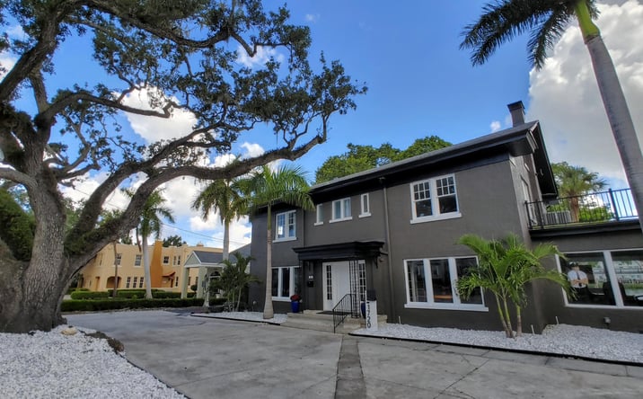 Pictures of Office property located at 1720 Manatee Ave W, Bradenton, FL 34205 for lease - image #1