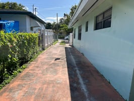 9544672