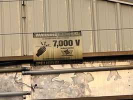 9895582