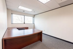 31643118