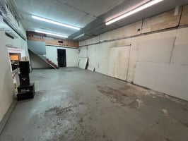 31704607