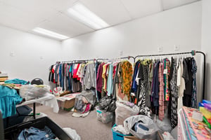 18100898