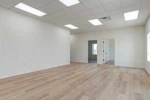 27053032