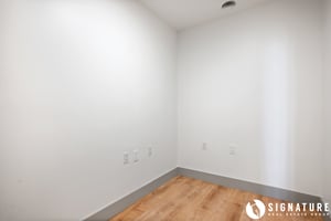 31733697