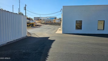 25735608