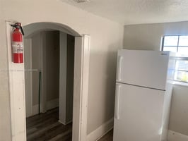 27295832