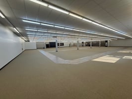 27647572