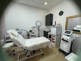 27073582