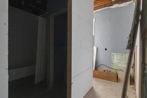 22201995