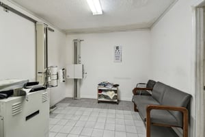 21953648