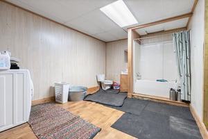 22048076